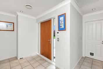 18 Lochmore Street, BISHOPDALE