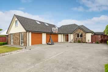 18 Lochmore Street, BISHOPDALE