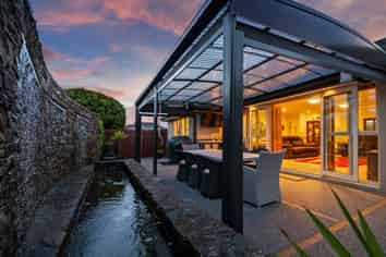 18 Lochmore Street, BISHOPDALE