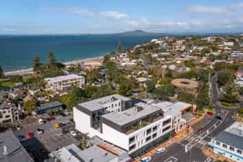 17/423-427 Beach Road, Mairangi Bay