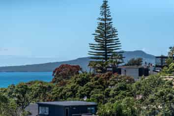 17/423-427 Beach Road, Mairangi Bay