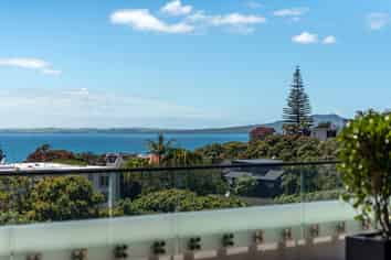 17/423-427 Beach Road, Mairangi Bay