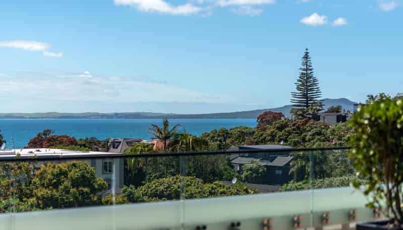 17/423-427 Beach Road, Mairangi Bay