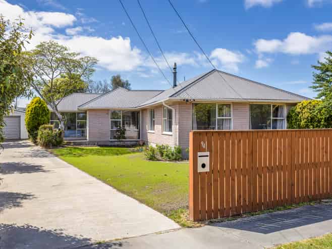 94 Greenhaven Drive, Burwood