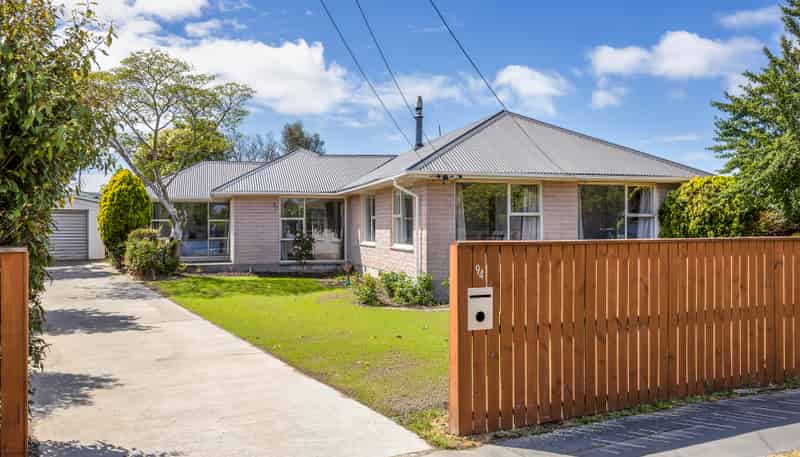 94 Greenhaven Drive, Burwood