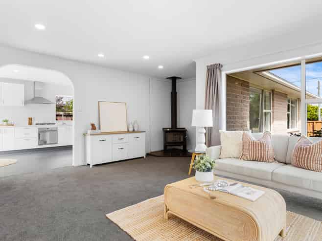 94 Greenhaven Drive, Burwood