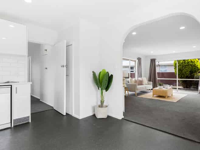 94 Greenhaven Drive, Burwood