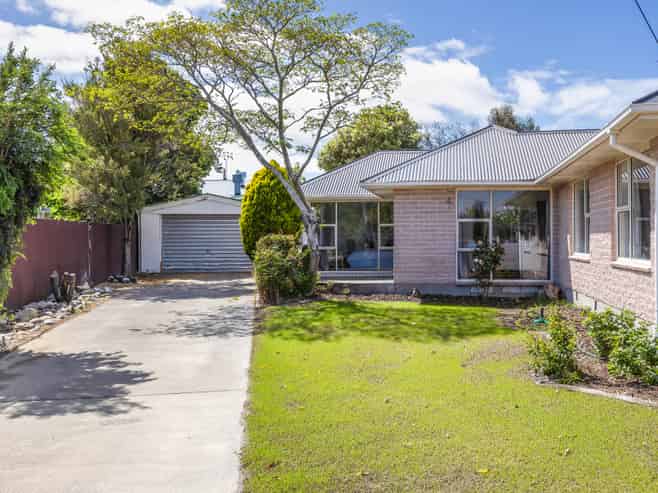 94 Greenhaven Drive, Burwood
