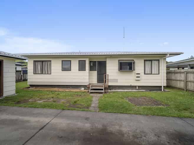 B/23 Blomfield Street , Pukehangi