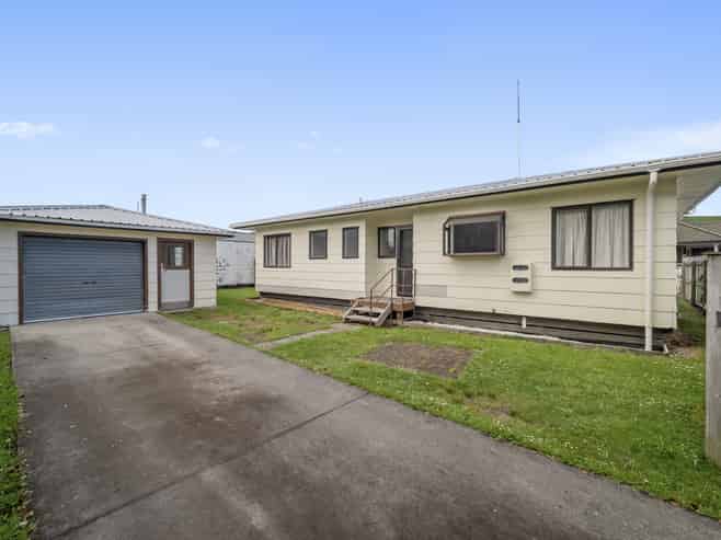 B/23 Blomfield Street , Pukehangi