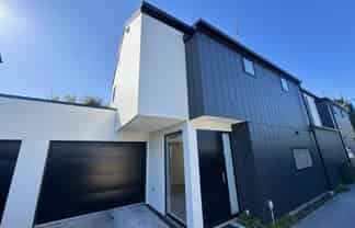 3/15 Waltham Road, Sydenham