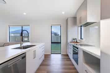 245 Racecourse Road, Allenton