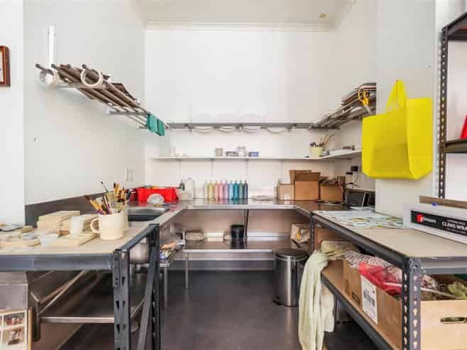 Vacant & Owner Says LEASE or SELL!