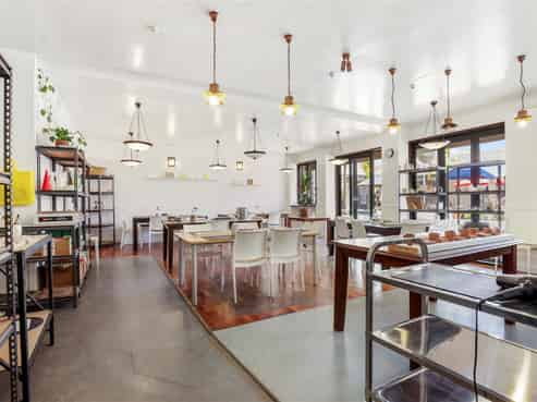 Vacant & Owner Says LEASE or SELL!