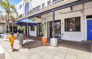 Vacant & Owner Says LEASE or SELL!