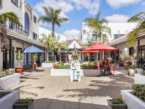 Vacant & Owner Says LEASE or SELL!