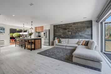 4/13 Kaihu Street, Northcote