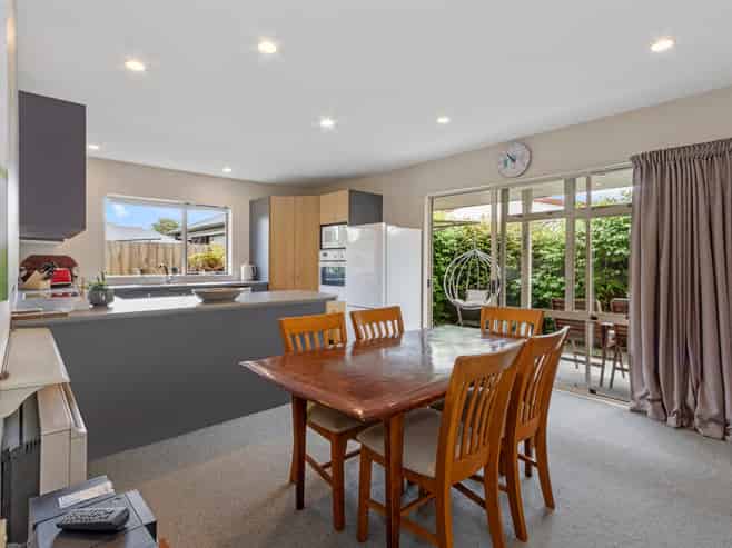 2/4 Balkwell Street, Halswell