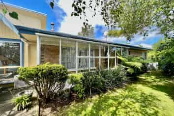 8 Manukau Road, Raglan