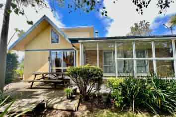 8 Manukau Road, Raglan