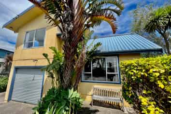 8 Manukau Road, Raglan