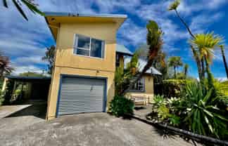 8 Manukau Road, Raglan