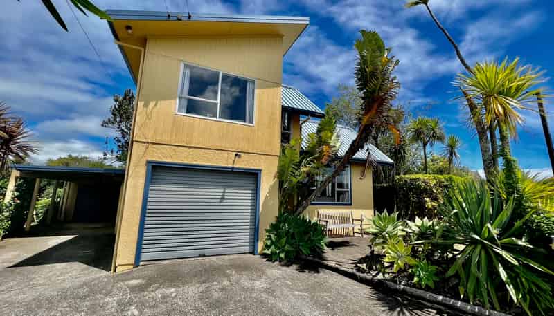 8 Manukau Road, Raglan