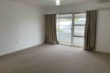 8/690 Pakuranga Road, Howick