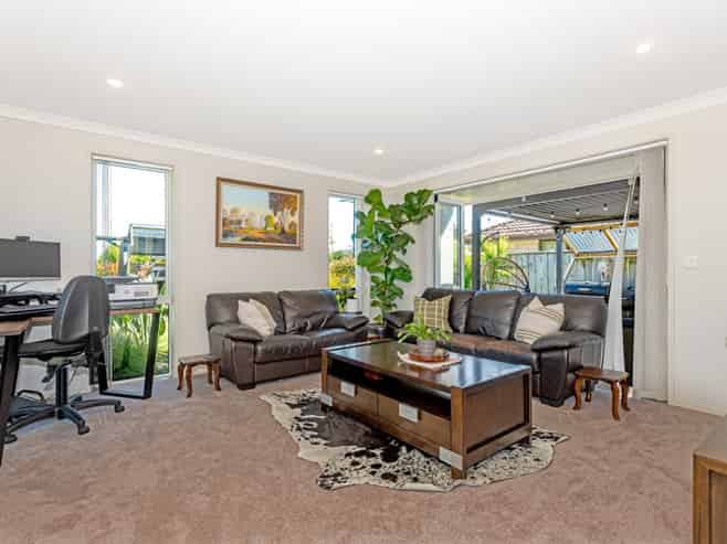 49 Sterling Park, Lytton West