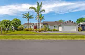 49 Sterling Park, Lytton West