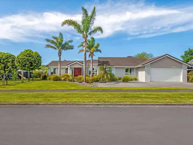 49 Sterling Park, Lytton West