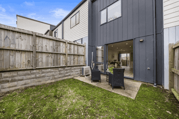 40 Clay Works Lane, New Lynn