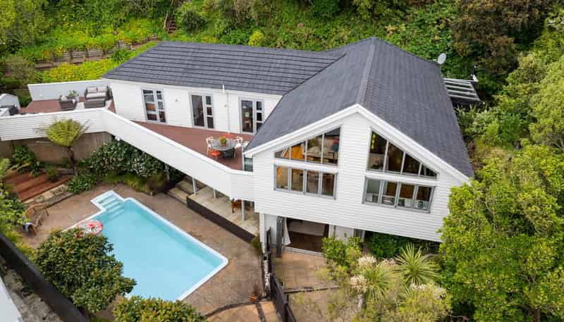 15 Kowhai Street, Eastbourne