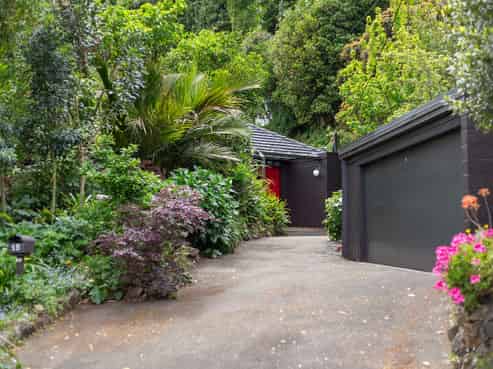 15 Kowhai Street, Eastbourne
