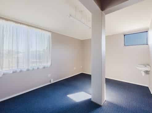 271sqm tenancy with parking