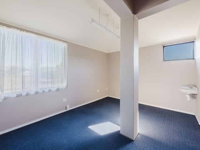 271sqm tenancy with parking