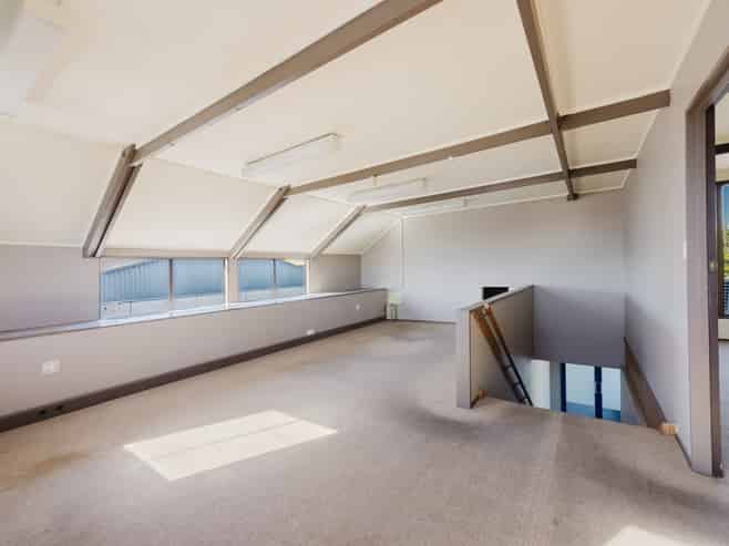 271sqm tenancy with parking