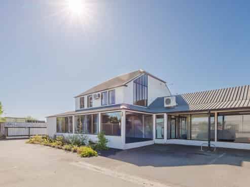 271sqm tenancy with parking