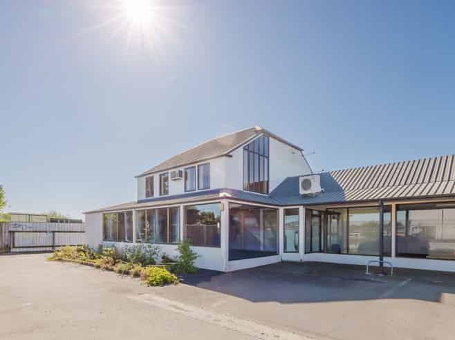 271sqm tenancy with parking