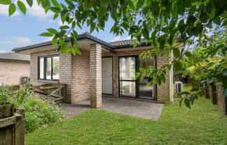 15 Lawford Place, Mangere