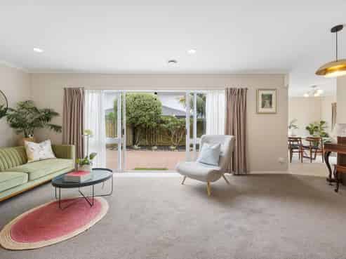 2/26 Headcorn Place, Botany Downs