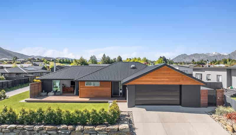 9 Brewster Crescent, Lake Hawea
