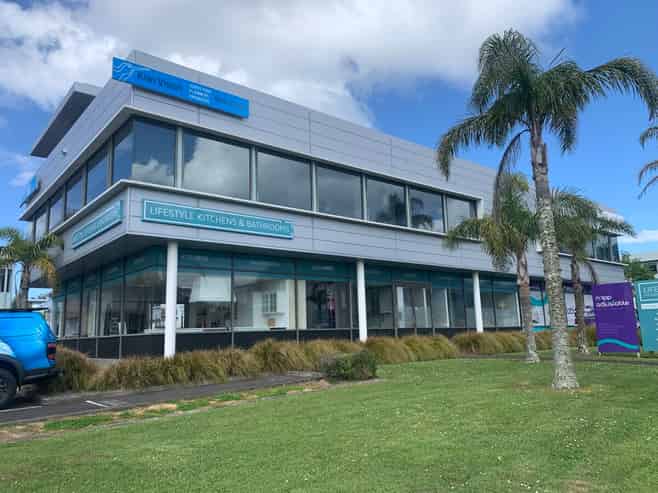 High-Profile Ground Floor Office or Showroom 