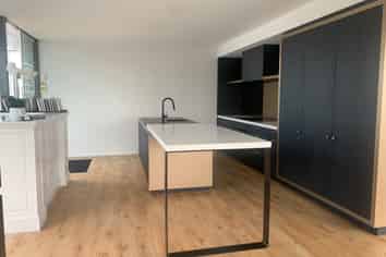 High-Profile Ground Floor Office or Showroom 