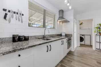 11 Goodwin Drive, Rosehill