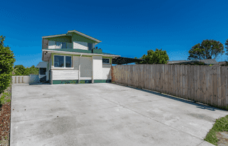 29 & 29A Deanwell Avenue, Deanwell