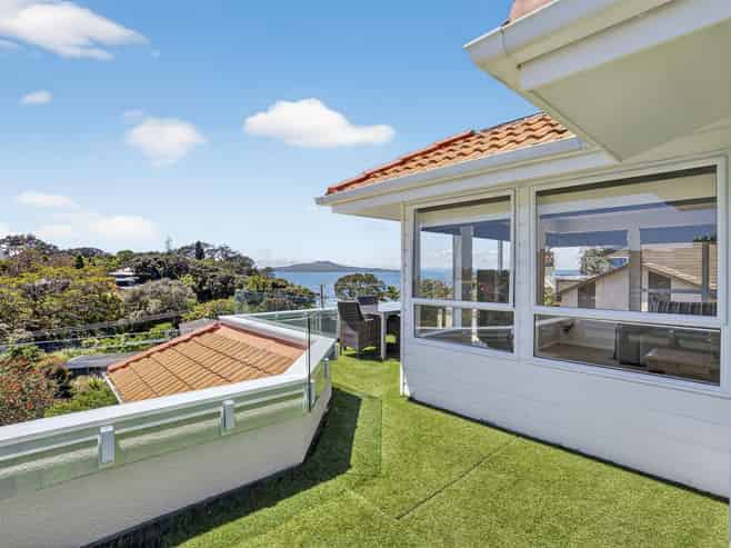 70 Beach Road, Castor Bay