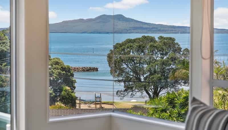 70 Beach Road, Castor Bay