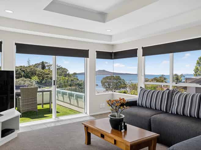 70 Beach Road, Castor Bay