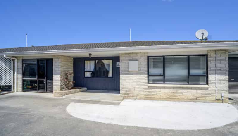 2/411 Avenue Road West, Hastings